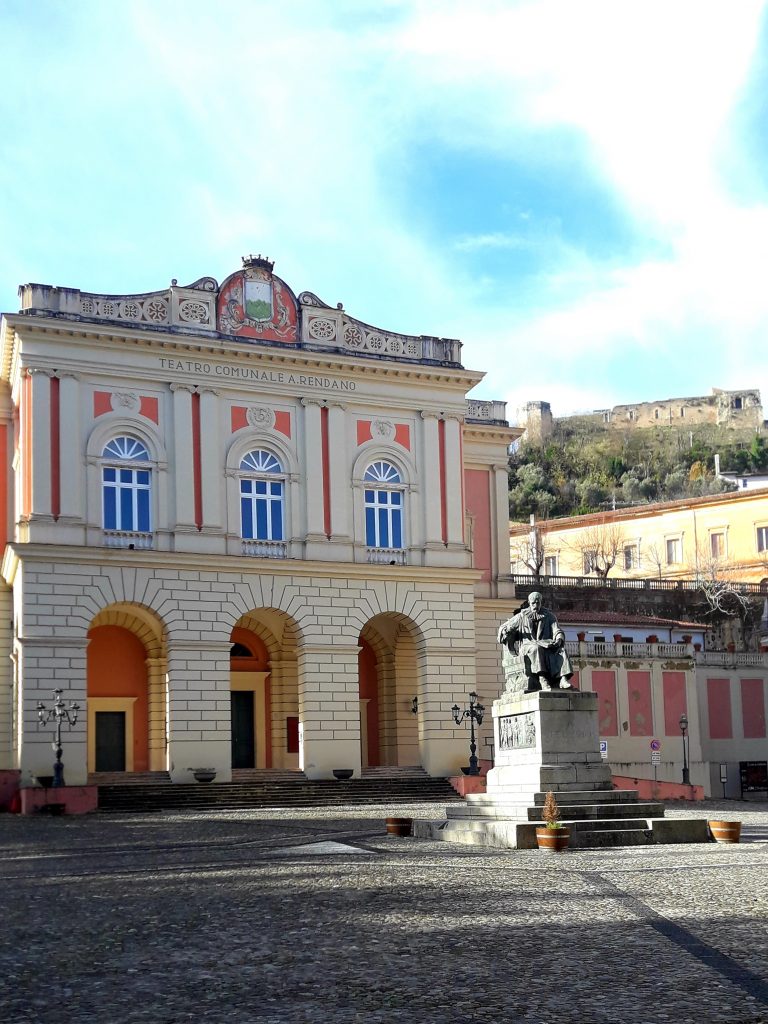 Teatro Alfonso Rendano e il Castello normanno-svevo di Cosenza