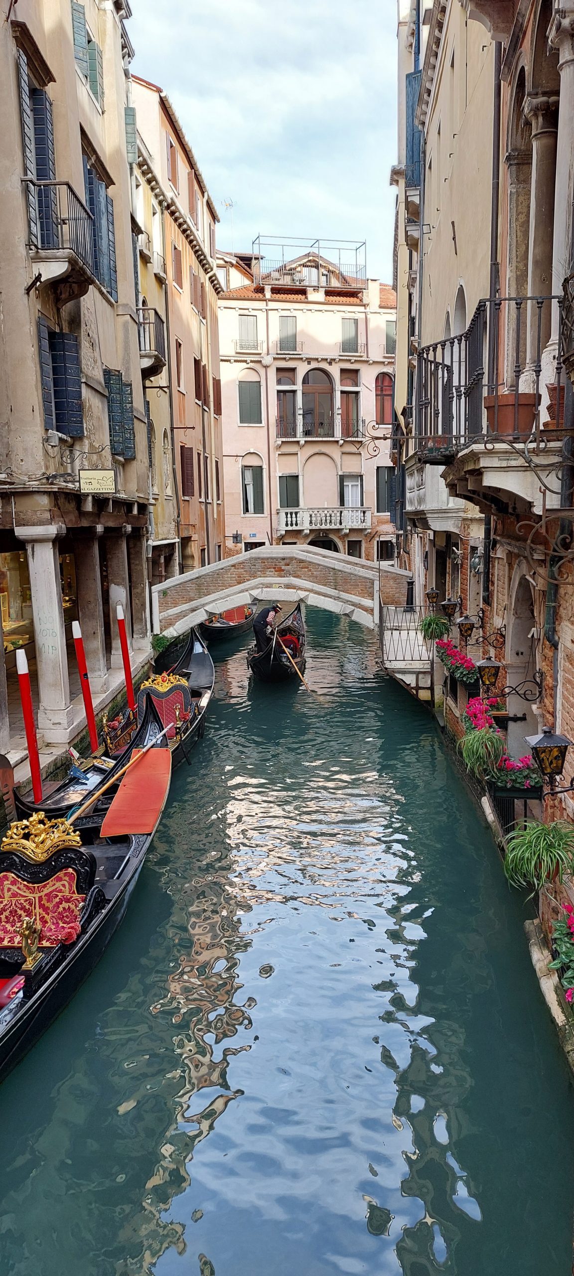 Gondoliere calle veneziana
