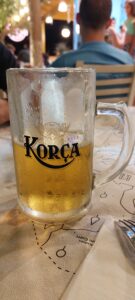 Cosa mangiare in Albania: la birra Korca